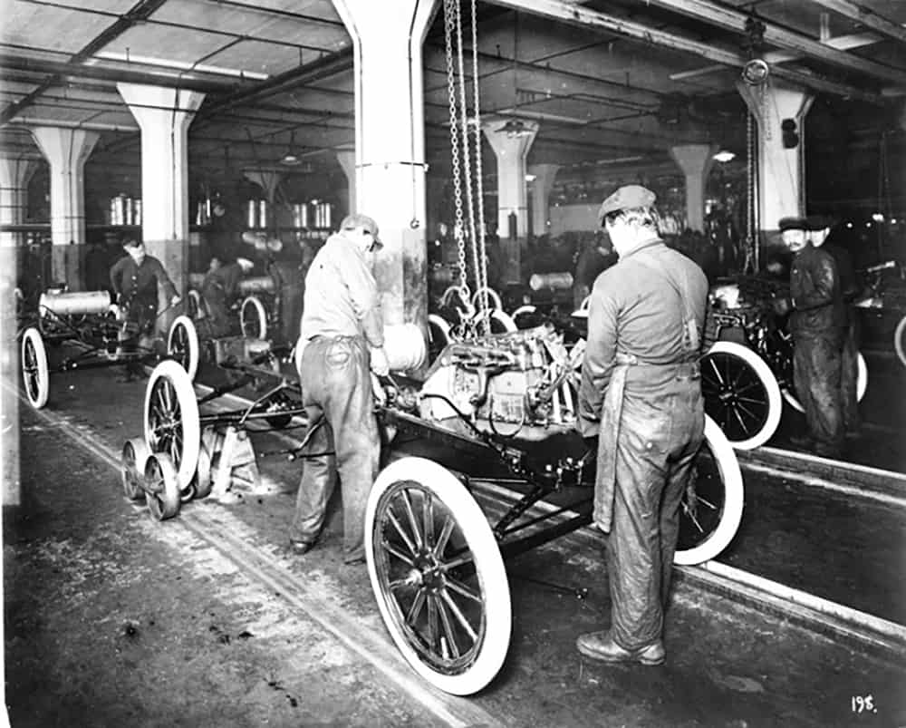 1 1914 Model T Ford Highland Park moving assembly line min