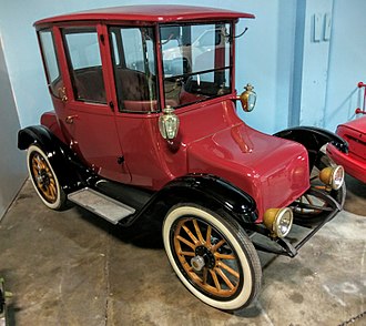 1911 Detroit Electric in a California museum