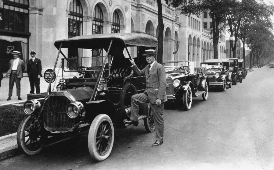 C.S. Mott with an early model Buick 1 RESIZED