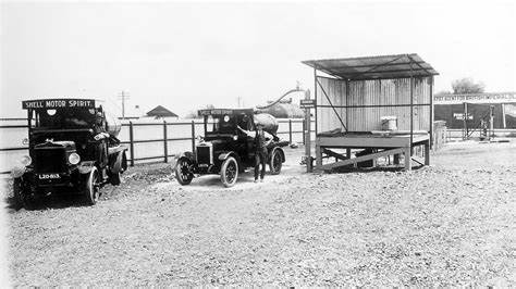 An early Shell Oil truck Shell Oil Archives 2