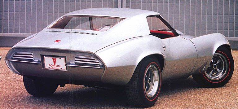 A rear view of the 1964 Pontiac Banshee show car (SuperCars.net)