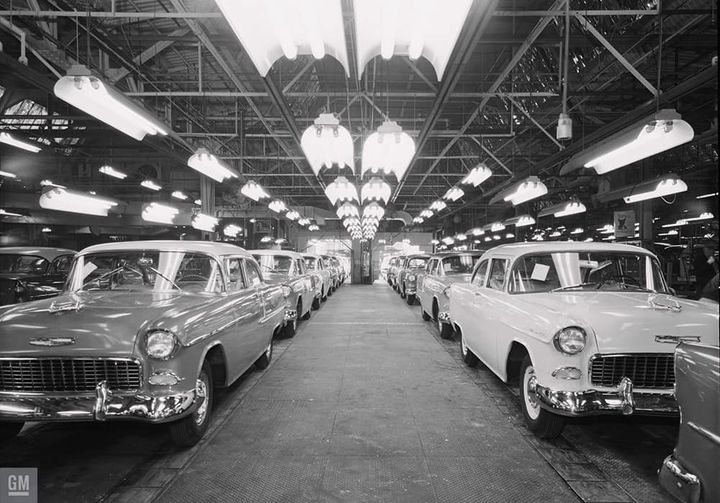 1955 Chevrolet assembly line GM Media Archives 4