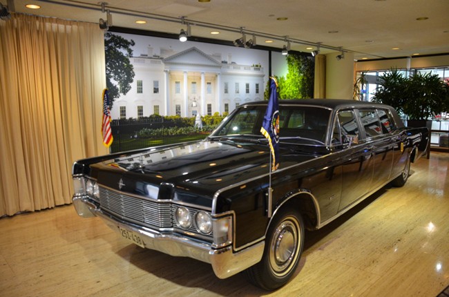 LBJ Limo 1967 Lincoln Continental 6