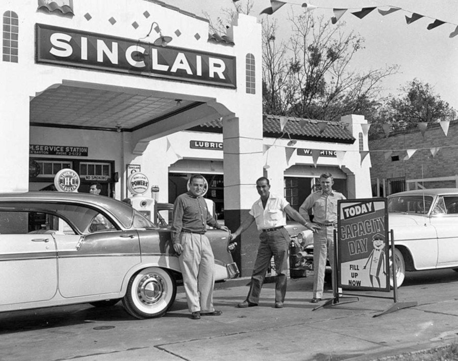 Sinclair gas station 1950s RESIZED 5