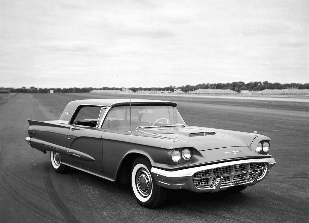 1960 Ford Thunderbird publicity photo 7