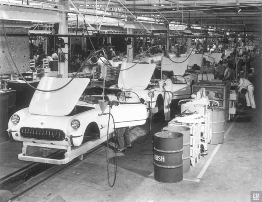 Corvettes coming down the St. Louis assembly line GM Media Archives RESIZED 3